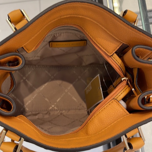 Michael Kors Hamilton Small Satchel Shoulder Crossbody Bag
Cider Multi
NWT - Picture 4 of 16